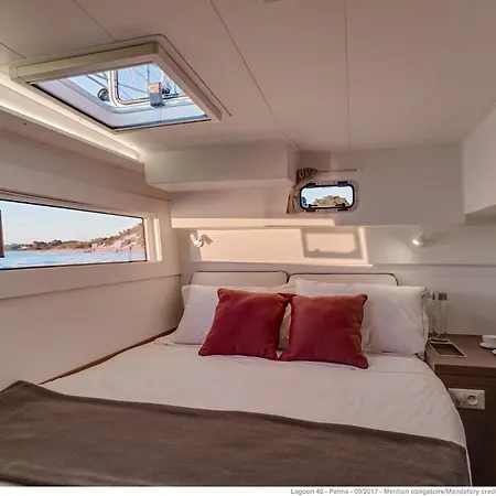 Geo Sailing Catamaran Botel *